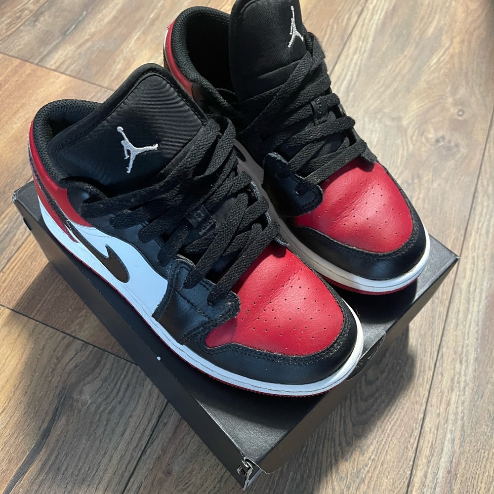 Worn a couple times. Good condition.